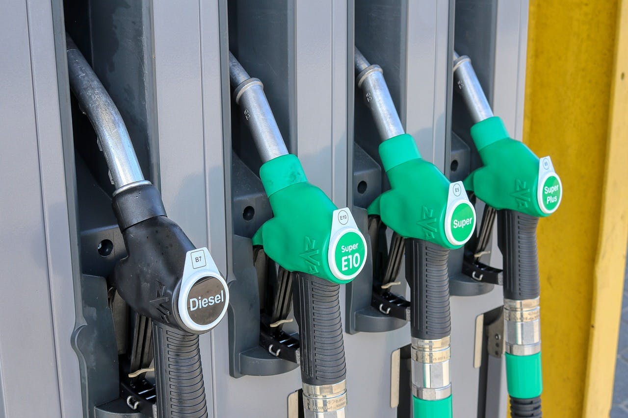 El aumento del precio de la gasolina se congelará en octubre por acuerdos con taxistas. Fuente: Pixabay.